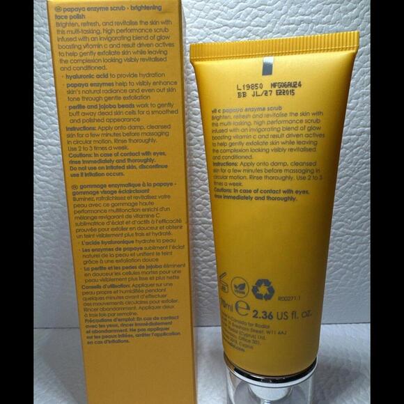 Rodial VIT C Papaya Enzyme Scrub Jojoba Beads 2.36 oz/ 70 ml Expires 7/2027 - Picture 3 of 3